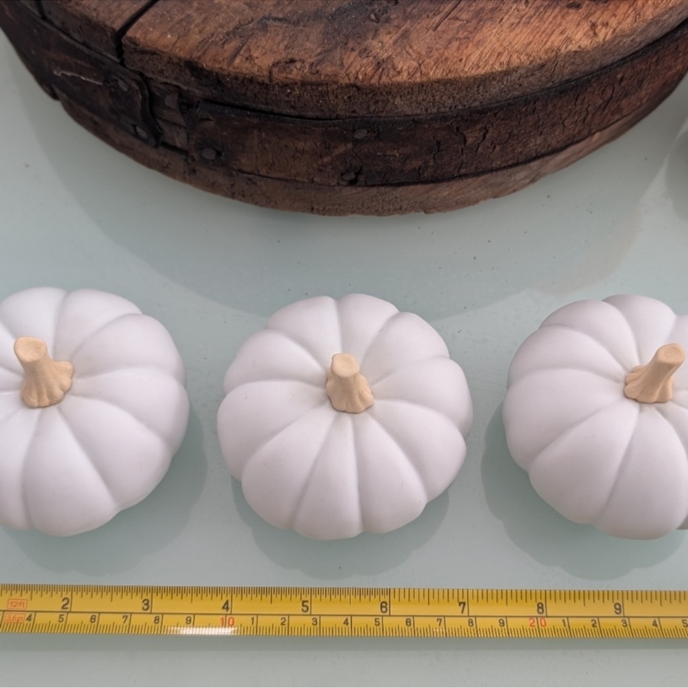Handcrafted Knit Mini Pumpkin Set - Also 3 ceramic pumpkins - Picture 3 of 3